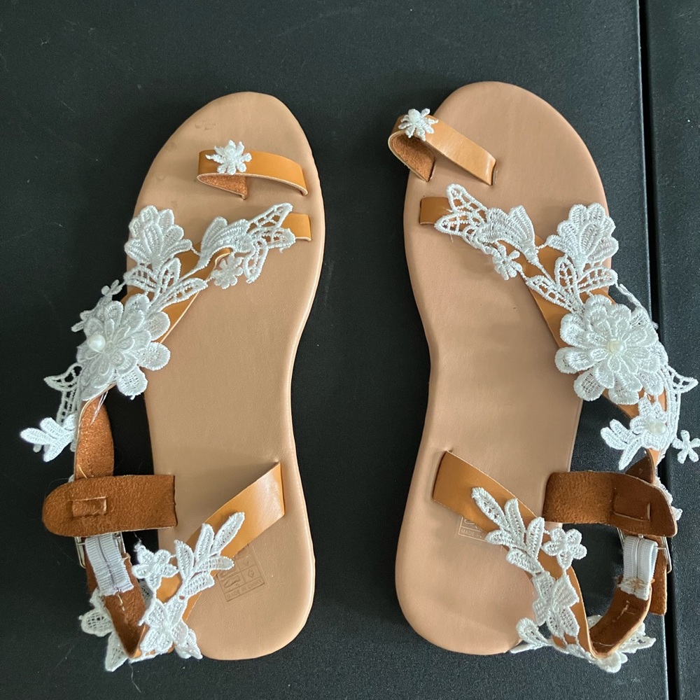 Women’s flats sandals